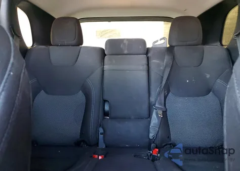 2019 Jeep Cherokee Latitude z USA, uszkodzony, nr VIN 1C4PJLCB2KD327389